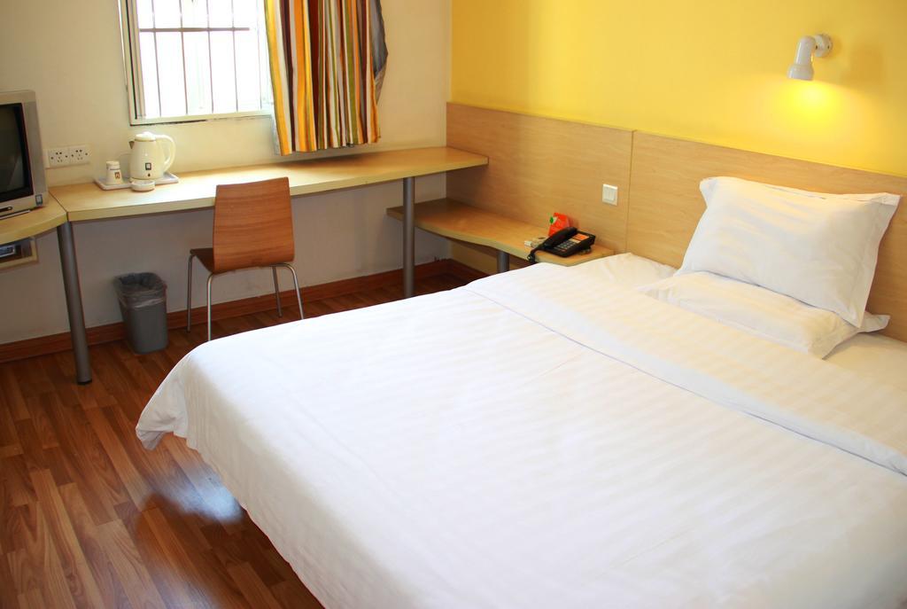 7Days Inn Wuhan Wuchang Train Station Shuoyi Road Subway Station Branch Habitación foto